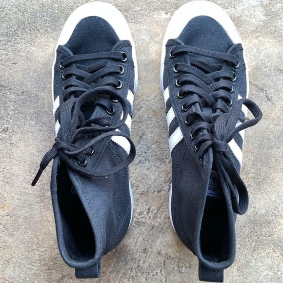 Adidas Nizza Platform Mid, black w/ white stripes - Picture 8 of 12